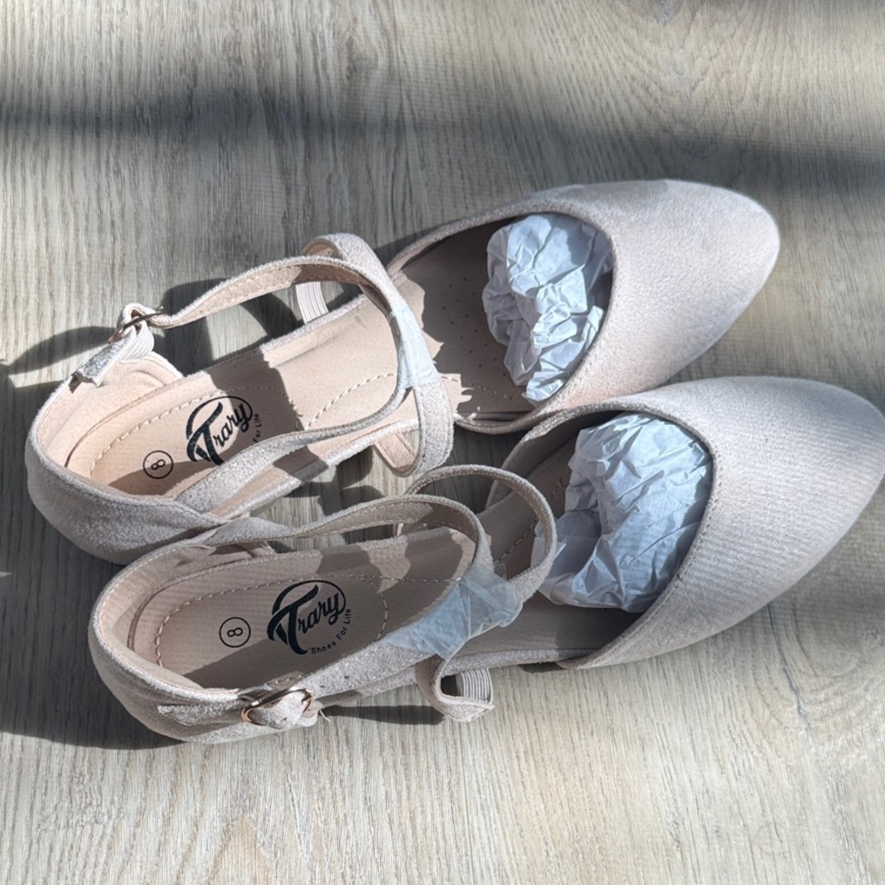 NEW IN BOX - Trary Women's Cream Pointed Toe Suede Flats